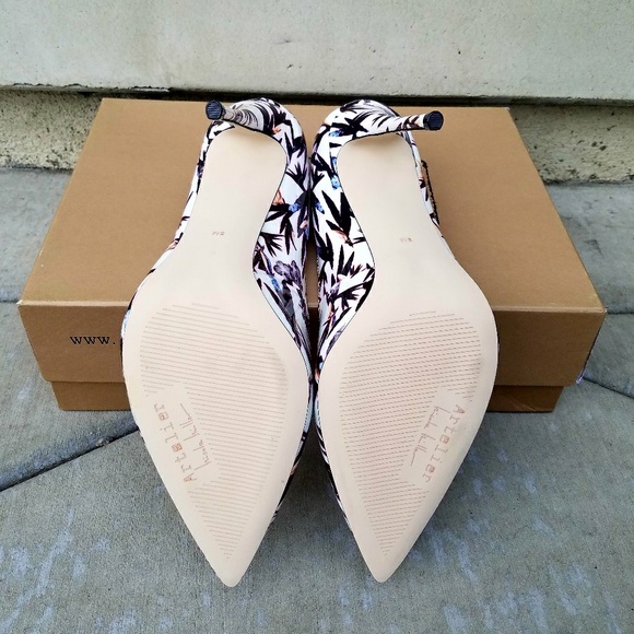 Gorgeous Nicole Miller Colorful Leather Stilletos - Picture 6 of 7